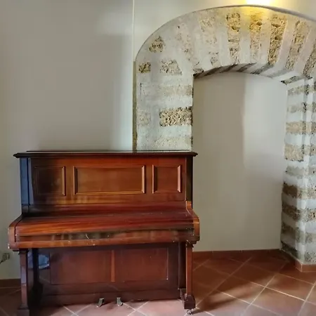 Vittorio Cathedral House شقة